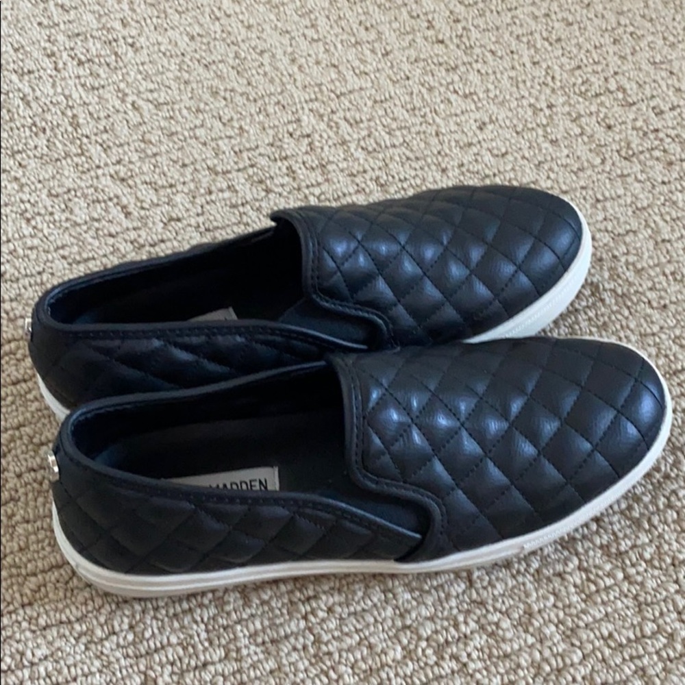 Ecentrcq Black Quilted Slip-On Sneakers